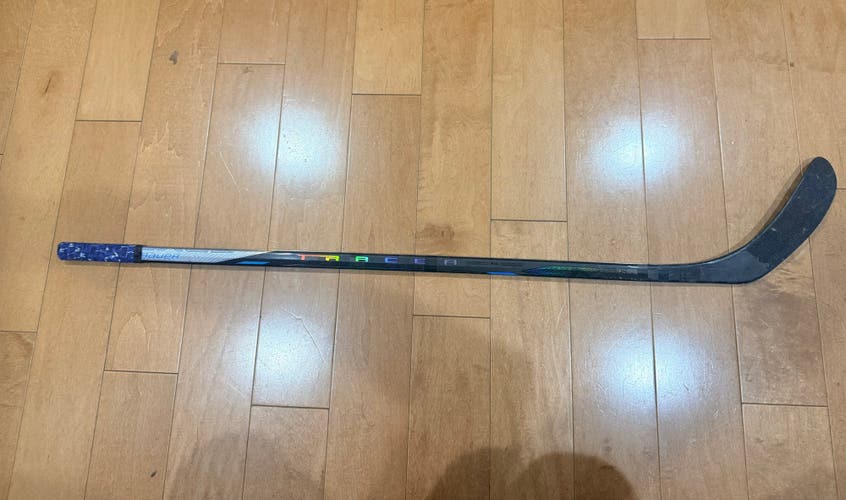 Junior Bauer Nexus Tracer Right Handed Hockey Stick P28 30 Flex (Used)