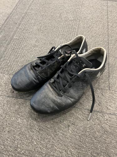 Used Under Armour MAGNETICO Soccer Cleats Black Junior 06 11614-S000244156