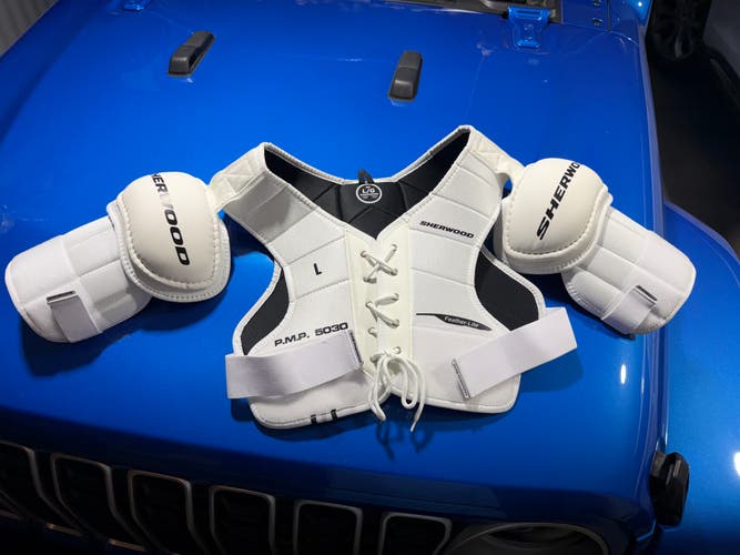 Sher-Wood 5030 HOF Shoulder Pads | Senior Size Large