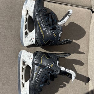Black 2024 Bauer Supreme M40 Hockey Skates Size 4.5 (Used)