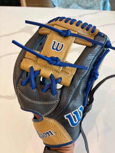 Wilson A1000 RH Baseball Glove 11.75" (Used)