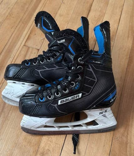 Black 2016 Bauer Nexus N7000 Hockey Skates Regular Width Size 2.5 (Used)
