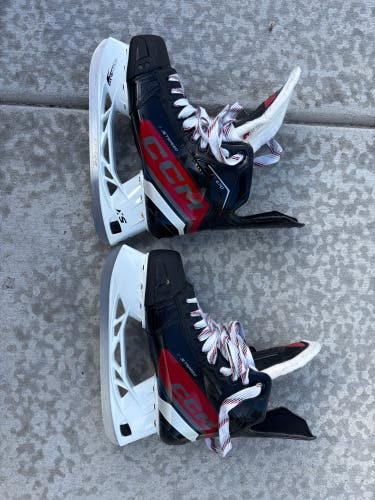2023 CCM JetSpeed FT670 Hockey Skates Wide Width 8 (Used)