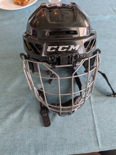Youth CCM FitLite 3DS Helmet (Used) w/ Cage