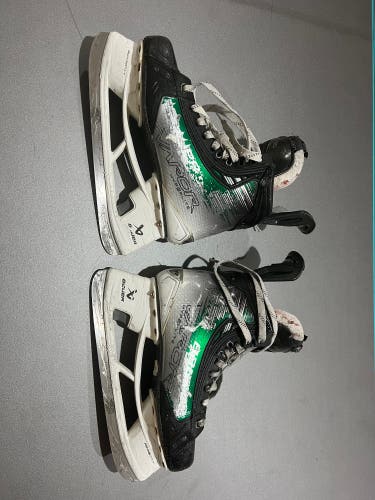 Bauer vapor hyperlite2 custom green skates (SHL) with custom blades 272 mm with team logo