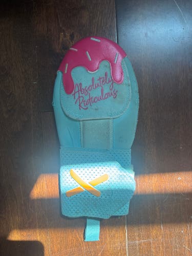 Aria Baseball Sliding mitt (Miami Ice)