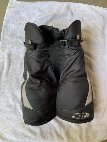 Used DR Hockey Pants Size Youth Medium