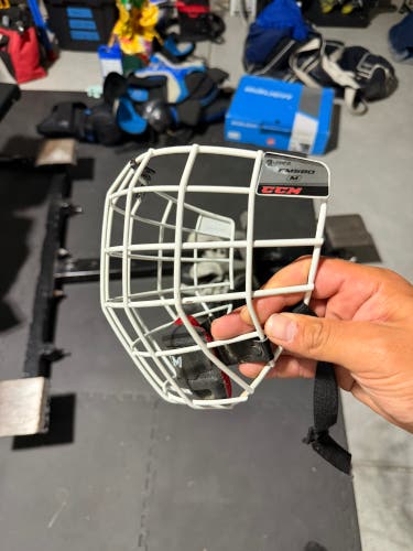 Medium CCM FM580 Full Cage (Used)