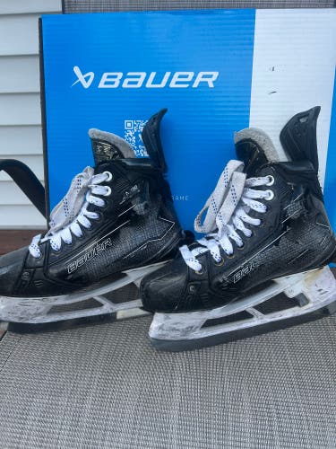 2024 Bauer Supreme M50 Pro Hockey Skates Size 5.5 (Used)