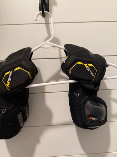 Junior Medium Bauer Supreme M5 Pro Elbow Pads (Used)