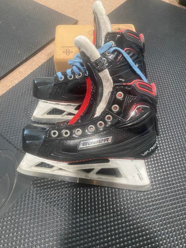 Bauer Vertexx Hockey Goalie Skates Extra Wide Width Size 4 (Used)