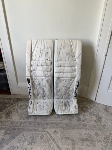 34" True px5 Goalie Leg Pads (Used)