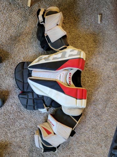Small CCM EFlex 5.9 Goalie Chest Protector (Used)