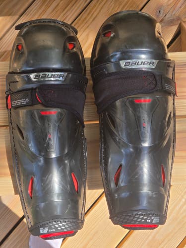 Intermediate Bauer Vapor 3X Pro 13" Shin Pads (Used)