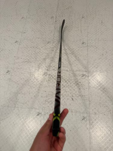 Junior Bauer Vapor Hyperlite 2 Left Hand Hockey Stick P92 50 Flex (Used)