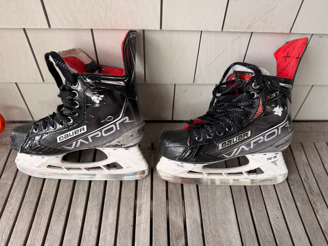 2021 Bauer Vapor X3.7 Hockey Skates Regular Width Size 5.5 (Used)