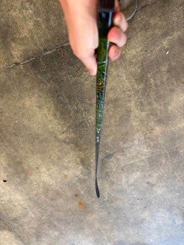 Intermediate Bauer Vapor Flylite Right Handed Hockey Stick P92 70 Flex (Used)