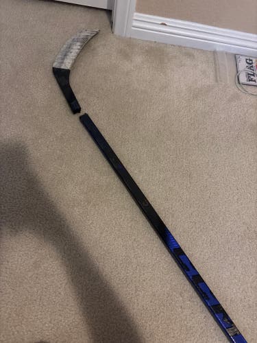 BROKEN Junior CCM Ribcor Trigger 10 Pro Left Hand Hockey Stick P28+1/4 50 Flex (Used)