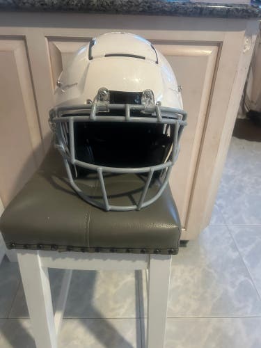 White Youth Medium Schutt F7 Helmet (Used)