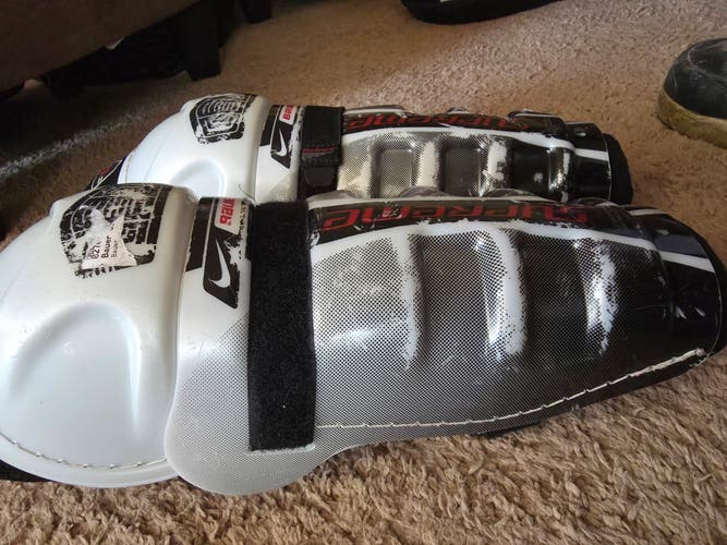 Junior Bauer Supreme 10 10" Shin Pads (Used)