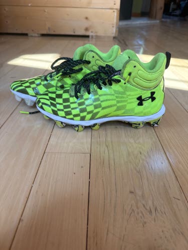 Under Armour Spotlight Franchise 3 Youth Football Cleats - Neon/Lime Green (Size 6Y)