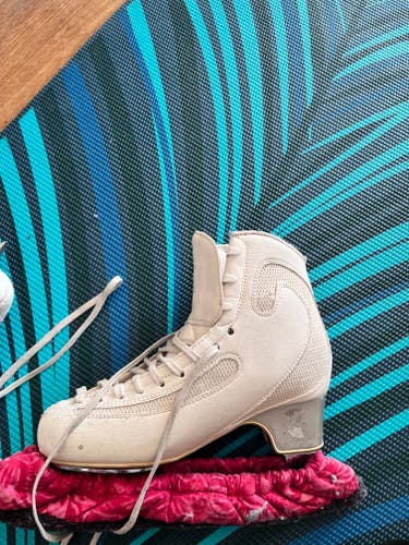 EDEA Figure Skates Adult 7 (Used)