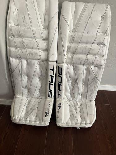 29"  2024 True Catalyst 7X3 Goalie Leg Pads  (Used)