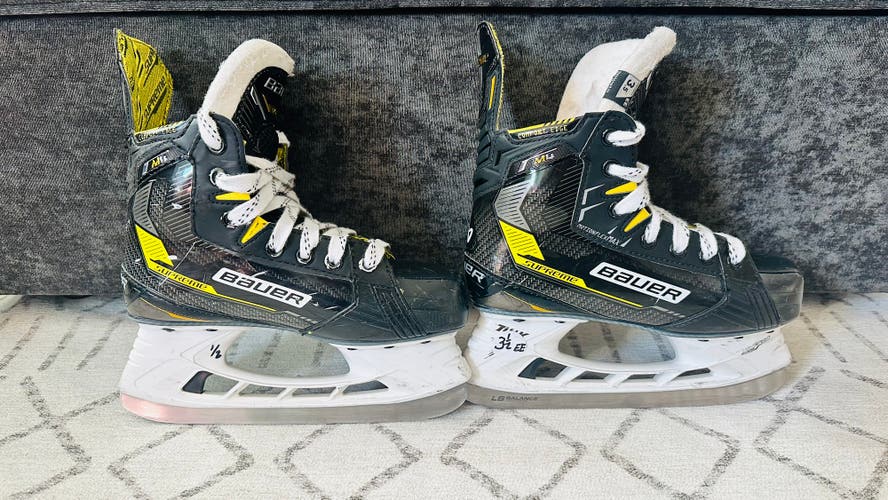 2022 Bauer Supreme M4 Hockey Skates Extra Wide Width Size 3.5 (Used)