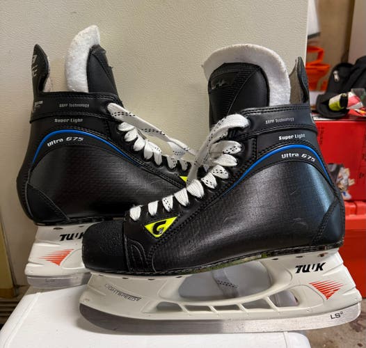 Black Graf Ultra G75 Hockey Skates Regular Width 9 (Used)