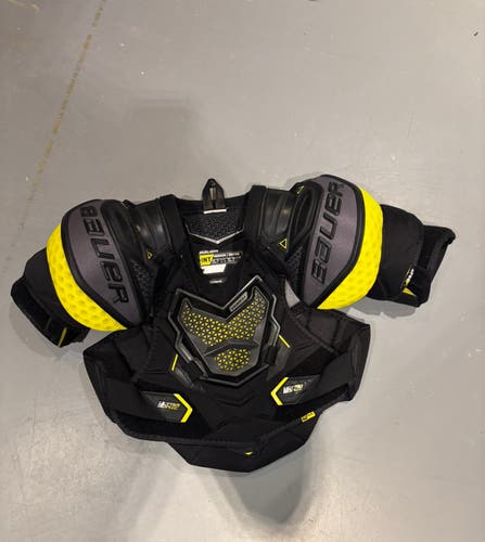 Medium Intermediate Bauer Supreme Ultrasonic Shoulder Pads (Used)