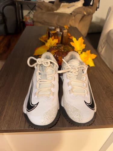 Women's Size M 4.0 (W 5.0) Nike Alpha Huarache Elite 4 (Used)