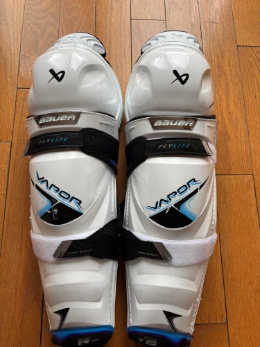 Senior Bauer Vapor Flylite 16" Shin Pads (New)
