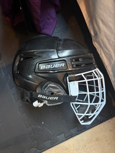 Medium Bauer Re-Akt 75 Helmet (Used)