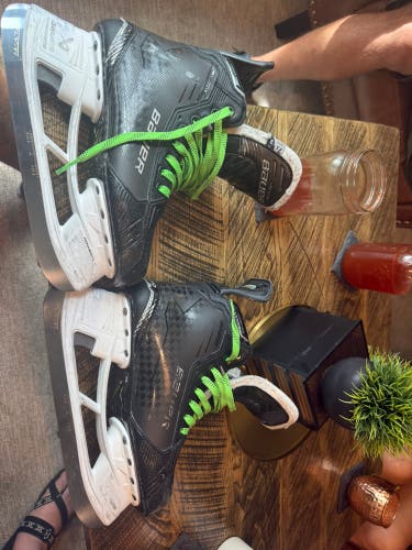 2024 Bauer Supreme Shadow Hockey Skates 7.5 (Used)