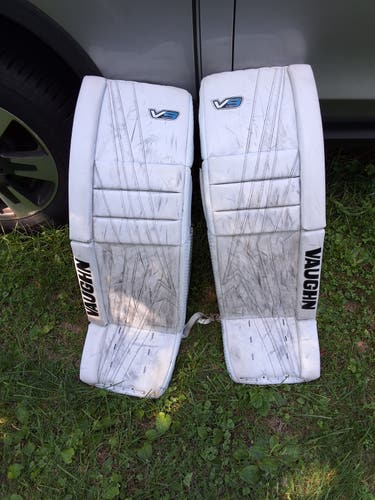 35" Vaughn V9 Pro Goalie Leg Pads (Used)