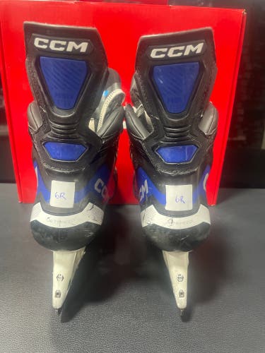 Blue CCM JetSpeed XTRA PLUS Hockey Skates Regular Width 6 (Used)