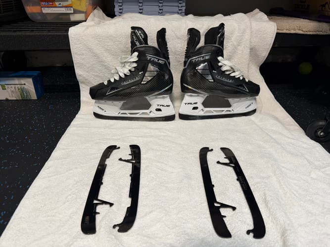 2024 True Catalyst 9x4 Hockey Skates Regular Width 6.5 (Used)