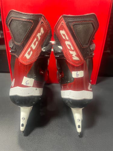 Red CCM JetSpeed XTRA PLUS Hockey Skates Wide Width 6 (Used)