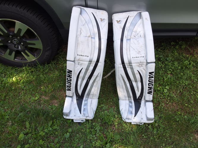 37" Vaughn Velocity V5 7490 Goalie Leg Pads (Used)