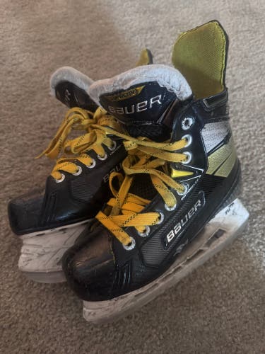 2020 Bauer Supreme 3S Hockey Skates Regular Width Size 3.5 (Used)