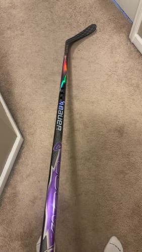 Intermediate Bauer Vapor Flylite Right Handed Hockey Stick P28 65 Flex (New)