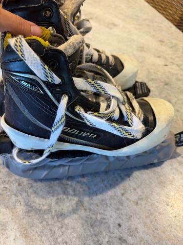 2010 Bauer Supreme One60 Hockey Goalie Skates Size 3.5 (Used)