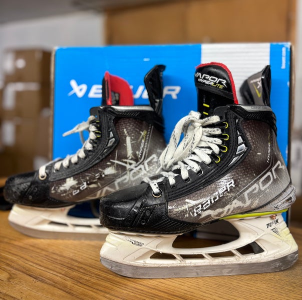 Bauer Vapor Hyperlite Hockey Skates Size 5.5 (Used)