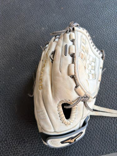 Mizuno MVP Prime SE RH Pitcher's Softball Glove 12.5" (Used)