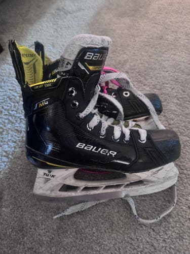 2022 Bauer Supreme M4 Hockey Skates Size 4.5 (Used)