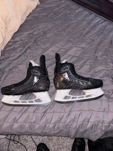 True SVH Pro Hockey Skates Regular Width 7.5 (Used)
