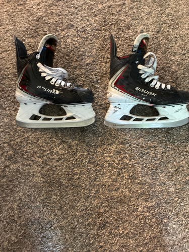 Black 2025 Bauer Vapor Fly40 Hockey Skates Regular Width Size 3 (Used)