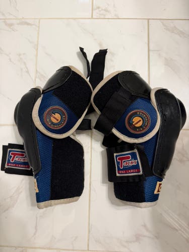 Senior Large CCM Tacks 852 Elbow Pads (Used)