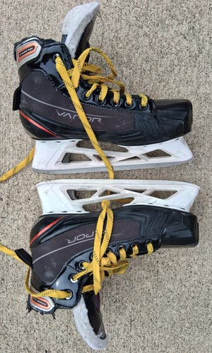 Bauer Vapor X700 Hockey Goalie Skates Extra Wide Width Size 5 (Used)