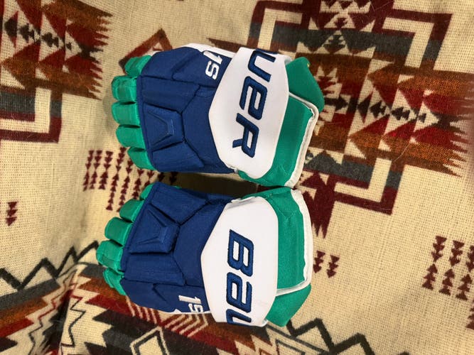 Whalers throw back Bauer Supreme 1S Gloves 14" Pro Stock (Used) hurricanes